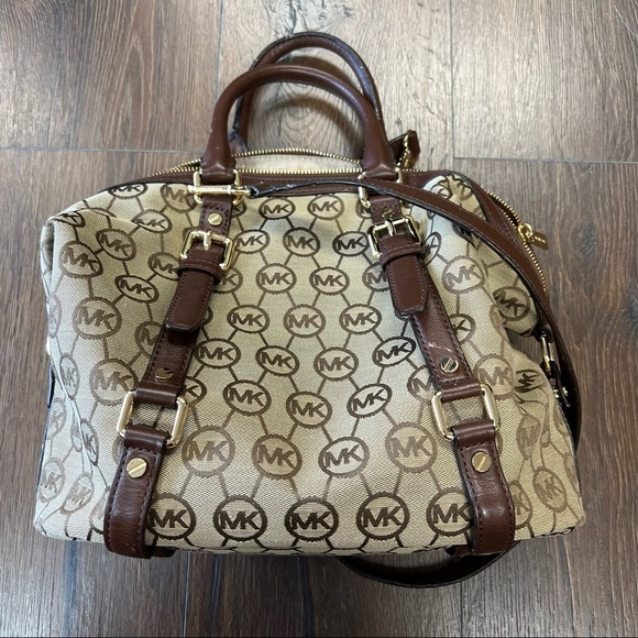 Authentic Michael Kors Jet Set satchel - Picture 1 of 4